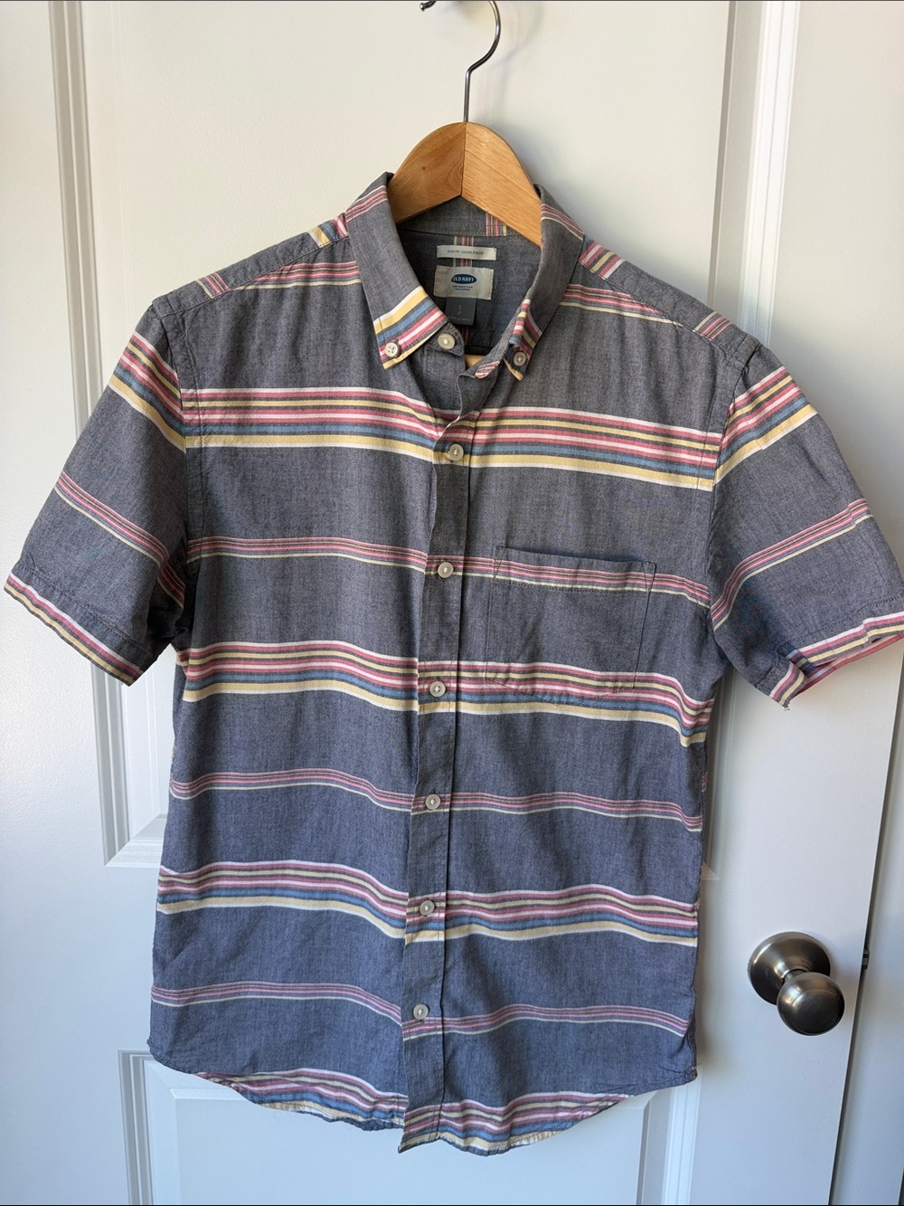 Old Navy Gray Short-Sleeve Button-Down Shirt with Pink and Yellow Stripes